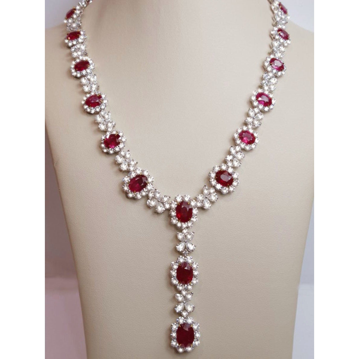 Rubin Schmuck 83,01-Karat PT950 Platin – Frontansicht
