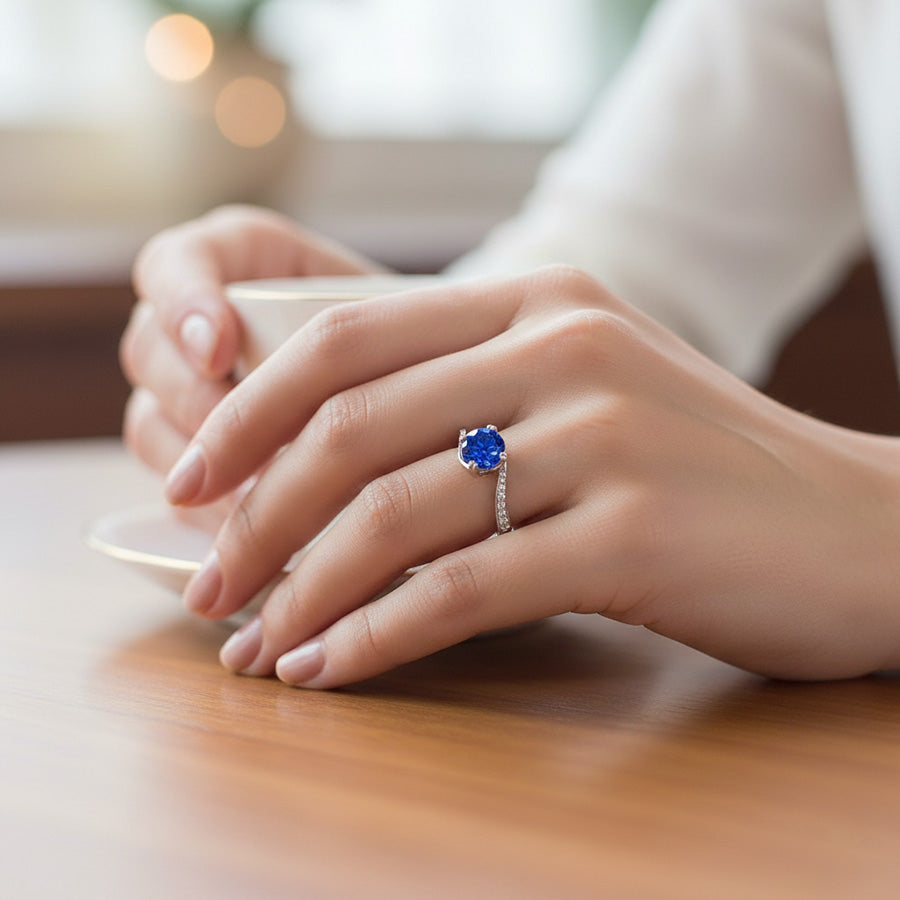 1,25 ct Ring mit blauem Saphir-Aus der Erde Abgebauter Natürlicher Diamant im Rundschliff aus Ceylon
