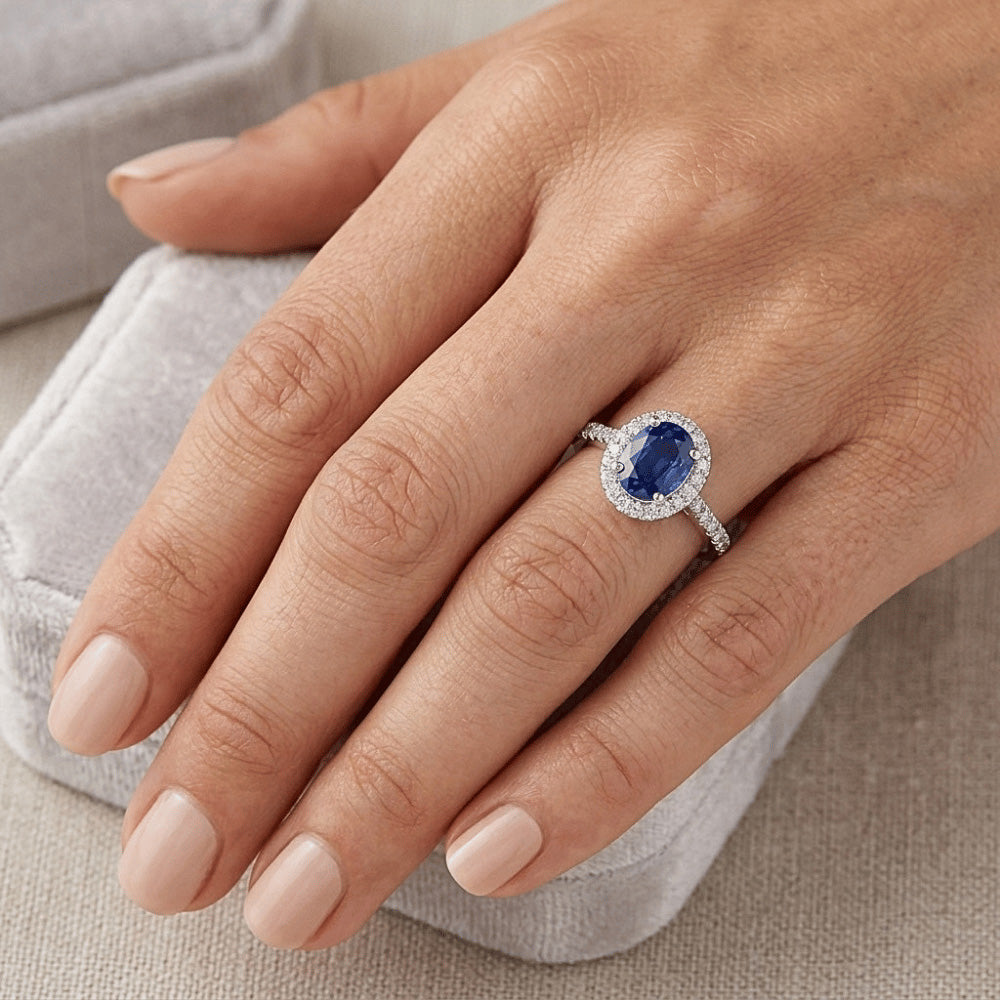 2 Carat blauer Saphir-Aus der Erde Abgebauter Natürlicher Diamantring