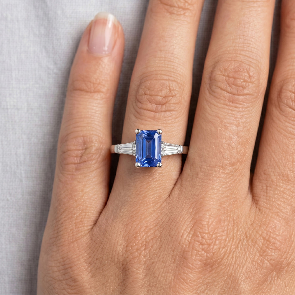 2 Karat Damenschmuck Blauer Saphir Ring Tapered Baguette 3 Steine