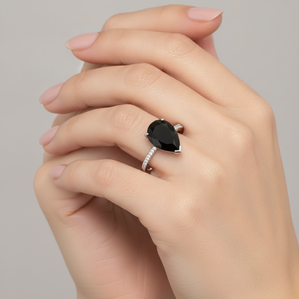 Schwarzer Diamantring 5 Karat Natürlicher Tropfenschliff Pavé Solitär 14 Karat Weißgold