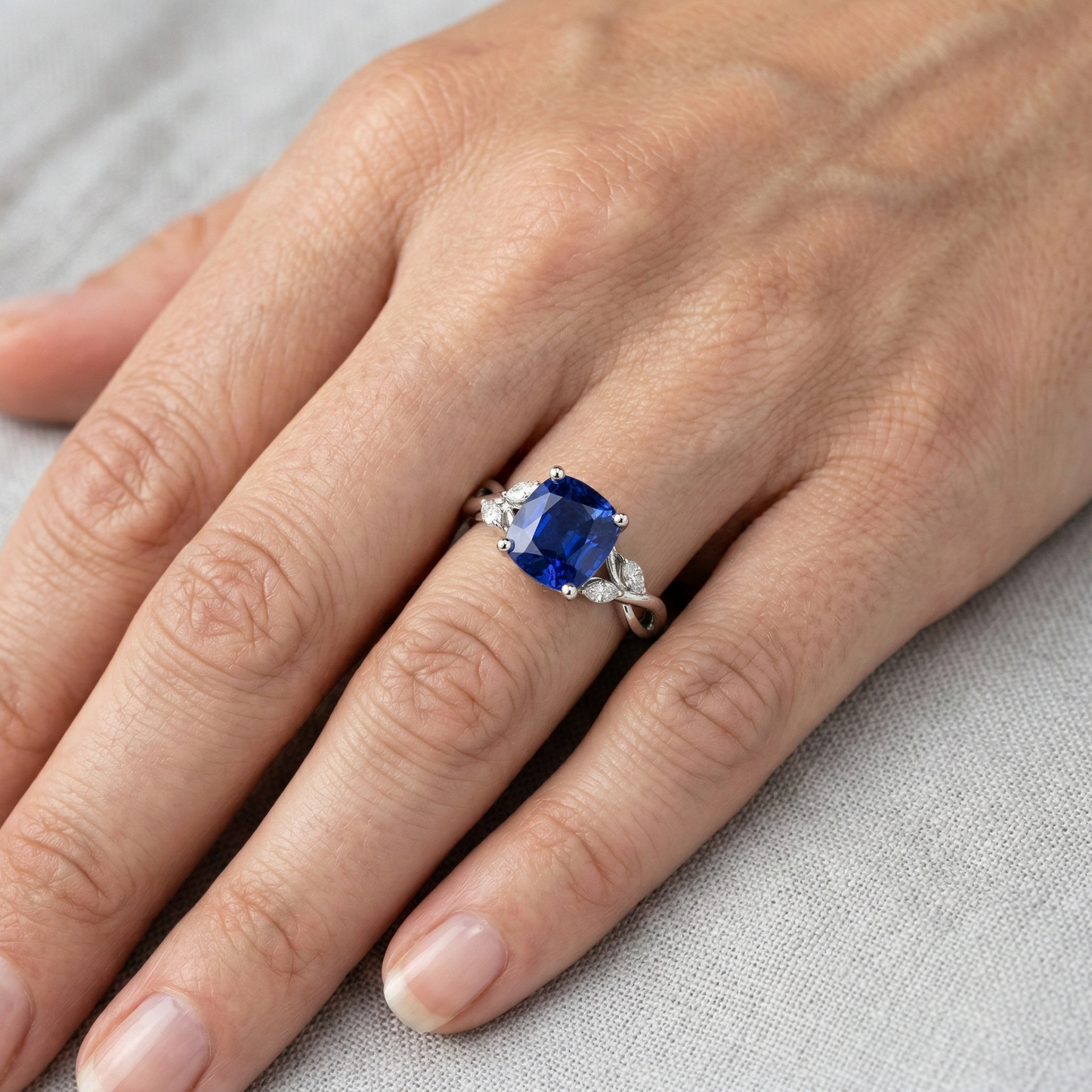 2.10 Karat Ceylon Saphir und Aus der Erde Abgebauter Natürlicher Diamanten Ring 14K Weißgold