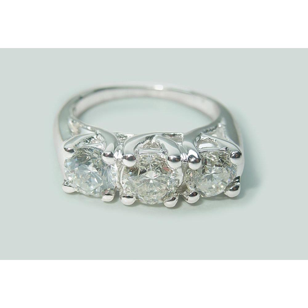 2,25 ct. Runder Echt Diamant Drei-Steine-Ring im Lucida-Stil Weißgold Neu