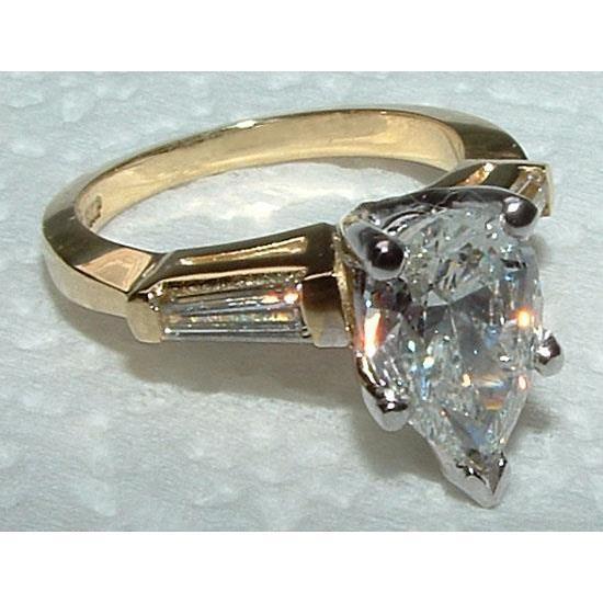 2,31 ct. Zweifarbiger Goldring mit drei Steinen im Tropfenschliff, besetzt mit echten Echt Diamanten