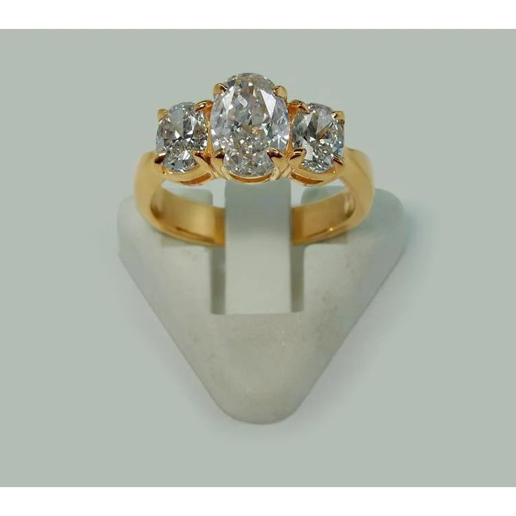 2,81 ct. Ovaler Natürlich Diamanten Drei-Stein-Verlobungsring Gelbgold 14K