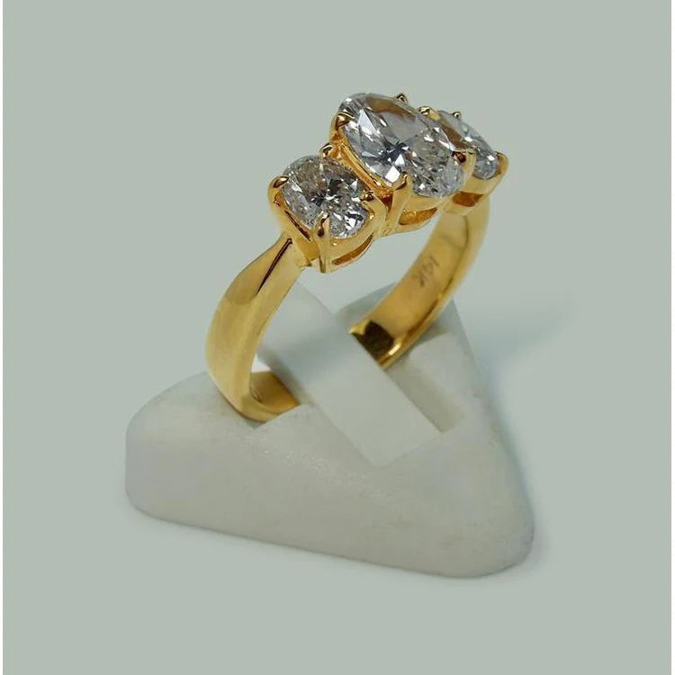 2,81 ct. Ovaler Natürlich Diamanten Drei-Stein-Verlobungsring Gelbgold 14K