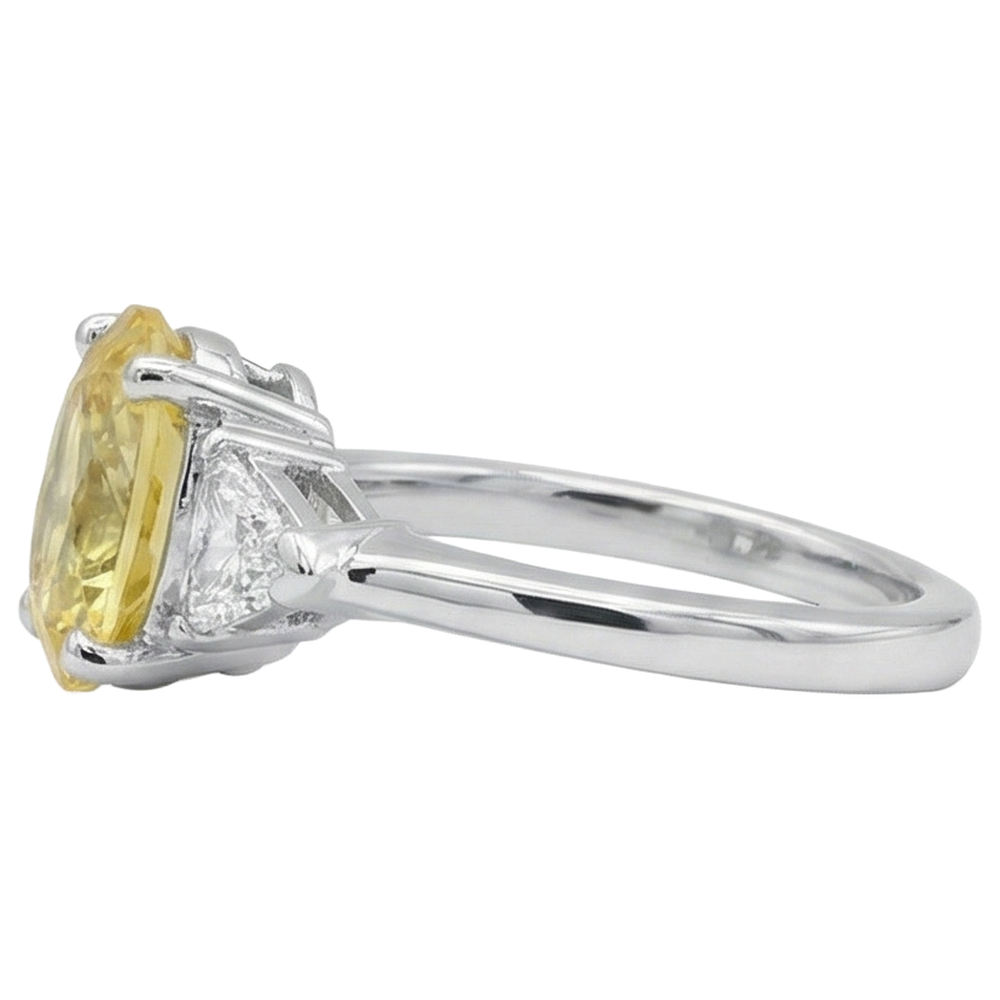 3.75 ct Gelber Saphir und Aus der Erde Abgebauter Natürlicher Diamanten 3 Steine Ring Weißgold 14K