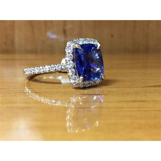 3-Karat-Kissenring aus natürlichem Sri Lanka mit blauem Saphir und Halo-Aus der Erde Abgebauter Natürlicher Diamant