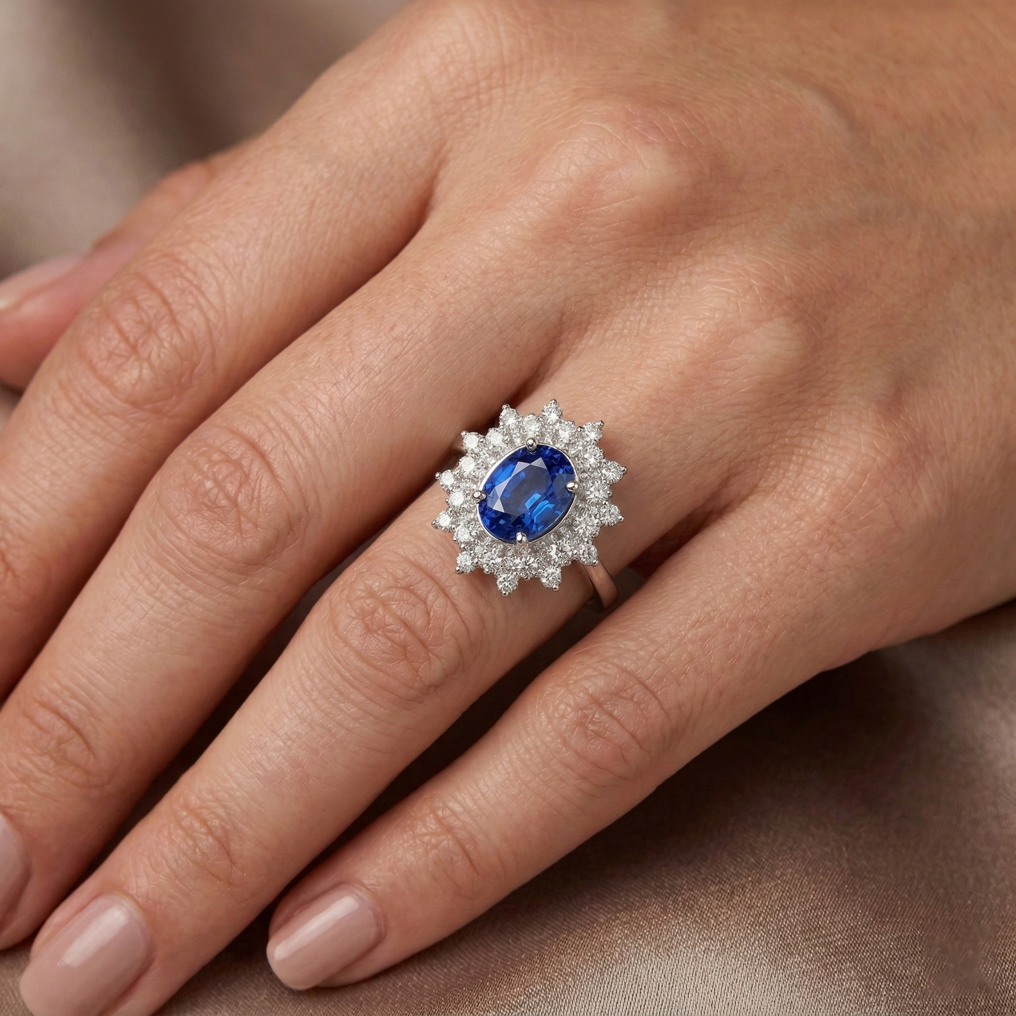 echter round saphir 3.75Karat ring auf Weiß