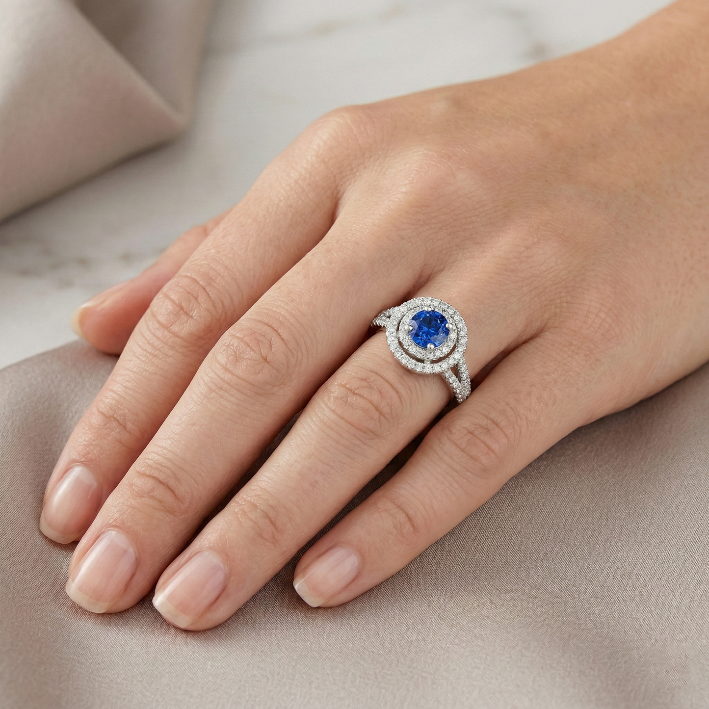 4.25 Karat srilankischer Saphir- und Aus der Erde Abgebauter Natürlicher Diamant-Verlobungsring 14K Gold