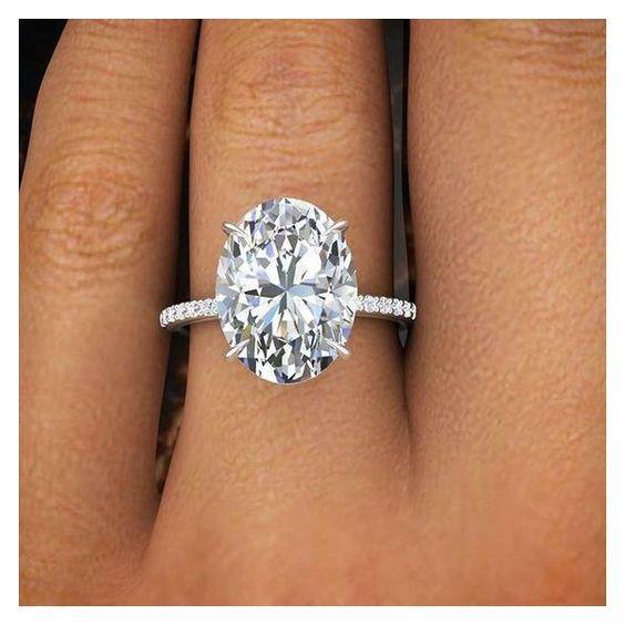 5 Karat ovaler Natürliche Diamantring mit Akzenten