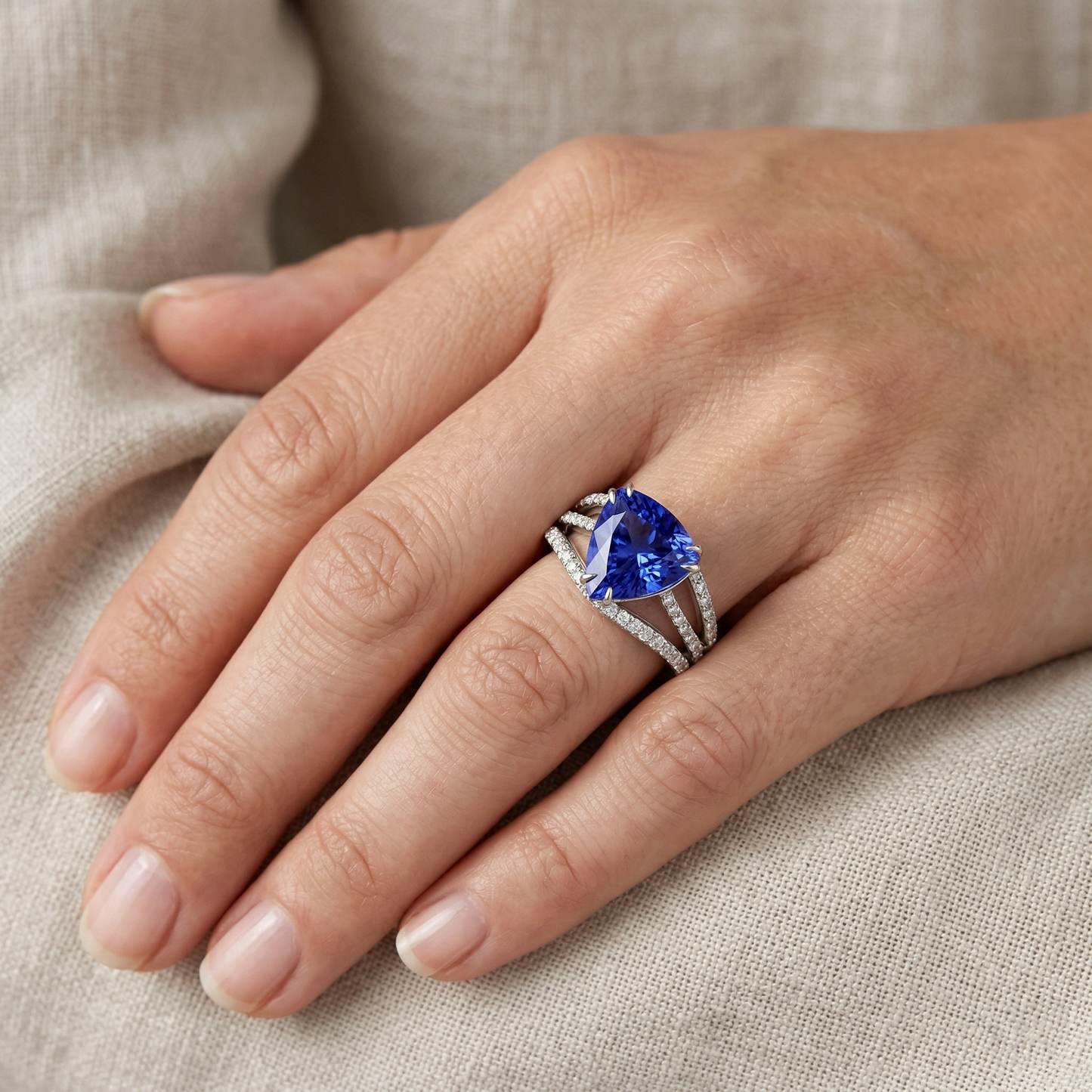 echter trillion diamant 6Karat ring auf Weiß