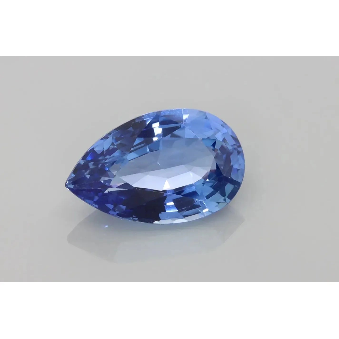Edler Saphir Gemstone 8,17-Karat Gold – Hauptansicht