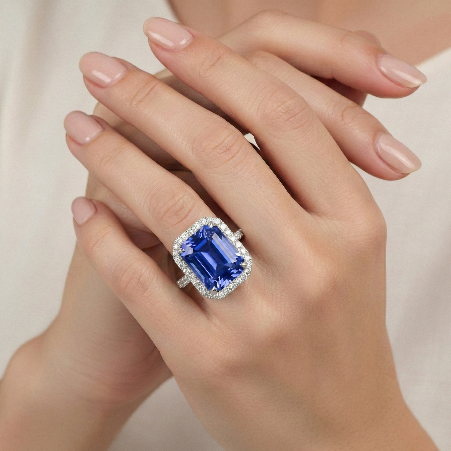 8.81 ct. Strahlender Verlobungsring mit Saphir und Aus der Erde Abgebauter Natürlicher Diamanten aus Ceylon
