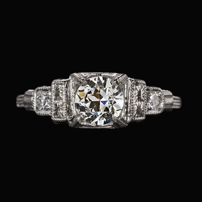 Alter Bergmann Natürliche Diamantring im Vintage-Stil mit 3 Steinen und Stufen 2 Karat