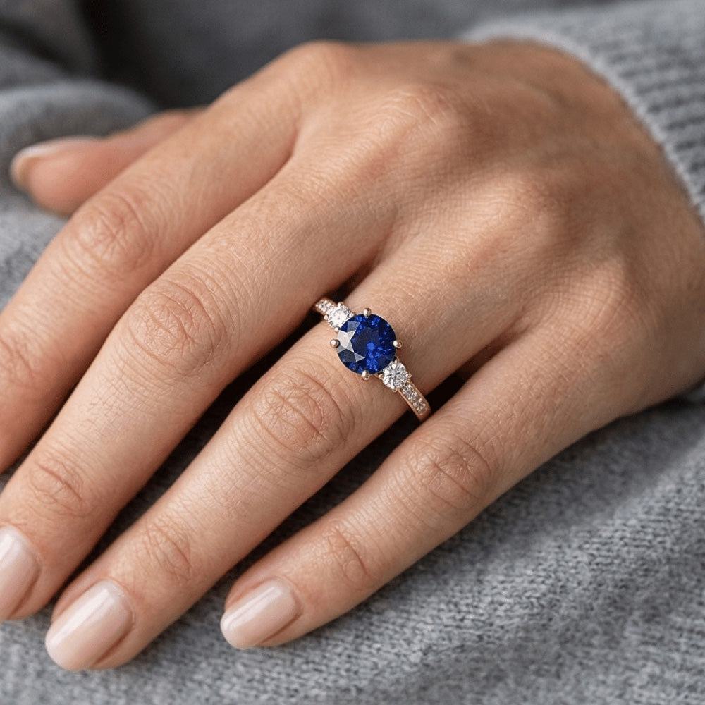 Aus der Erde Abgebauter Natürlicher Diamant Edelstein Ring Blauer Saphir 2 Karat 3 Steine Stil Gelbgold