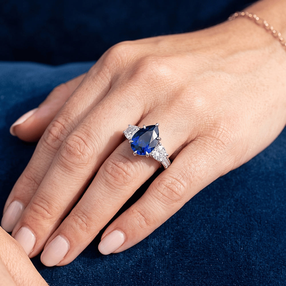 Birnen-Saphir-Edelstein-Ring mit Akzenten runden Aus der Erde Abgebauter Natürlicher Diamanten 3,50 Karat