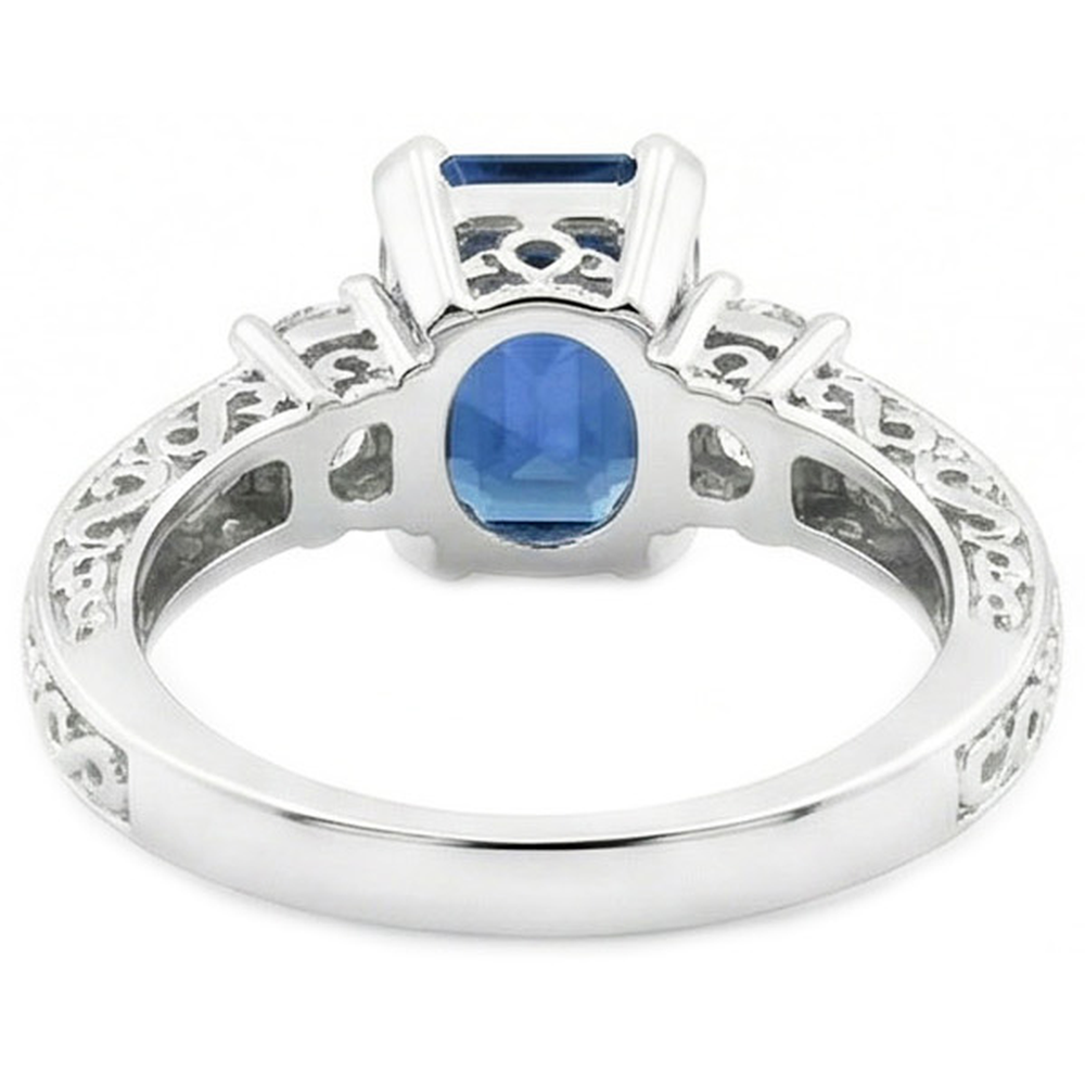 Blauer Ring mit Saphir und Aus der Erde Abgebauter Natürlicher Diamant im Smaragdschliff mit 3 Steinen 2,50 Karat Gold