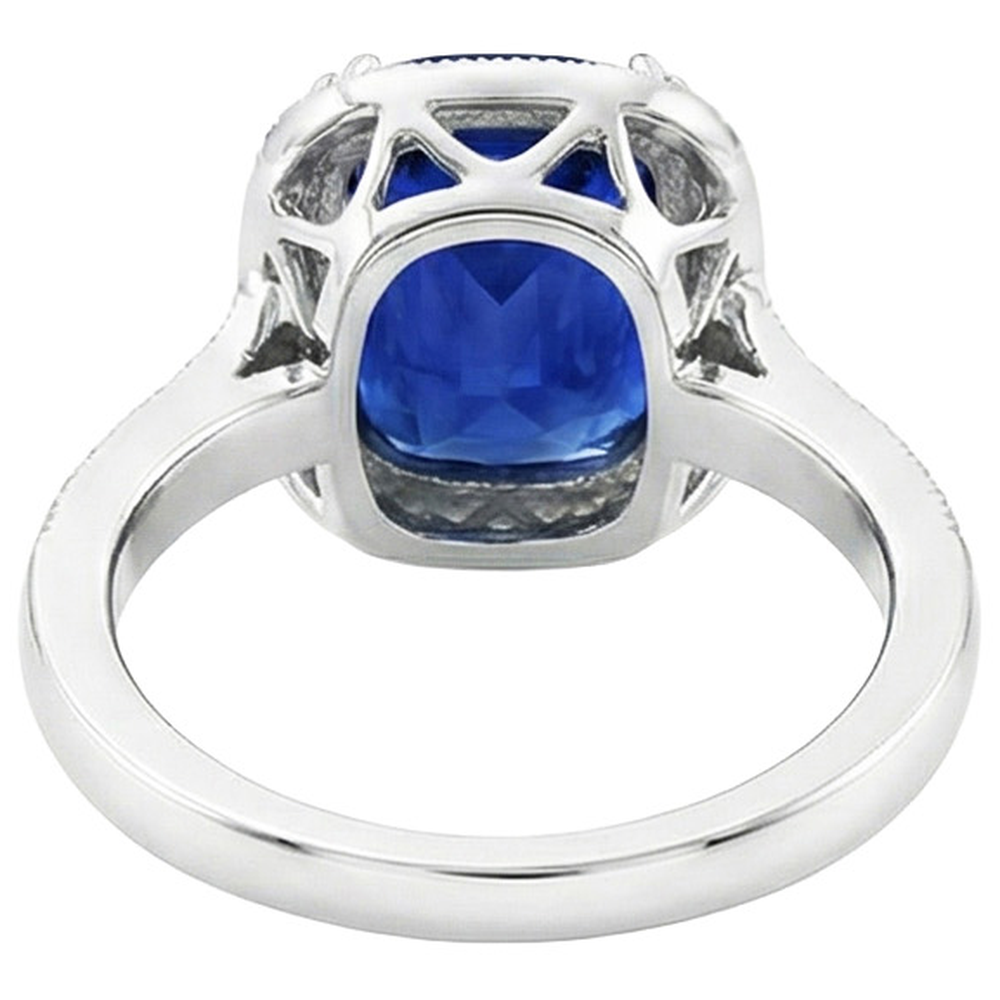 Blauer Saphir-Kissen und Ring mit Aus der Erde Abgebauter Natürlicher Diamanten im Rundschliff von 4.55 Karat WG 14K