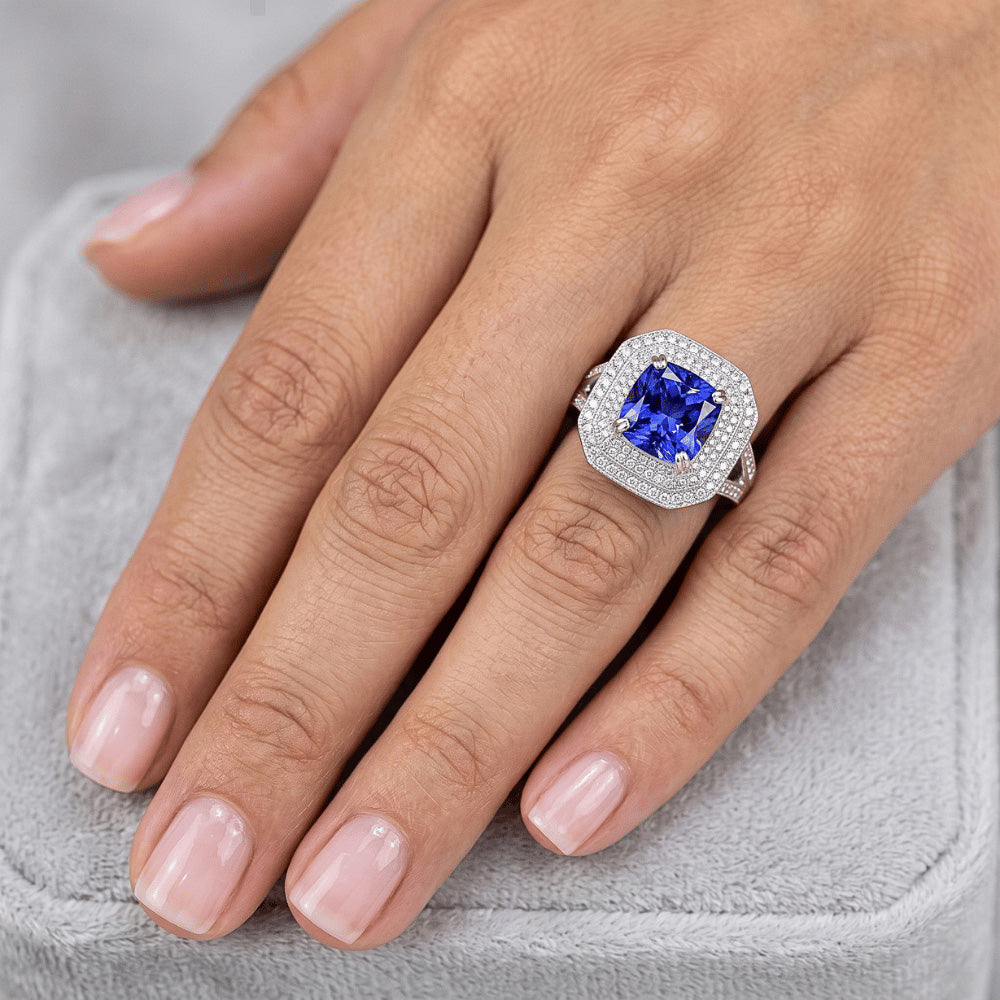 Blauer Saphir mit Aus der Erde Abgebauter Natürlicher Diamant-Halo-Ring