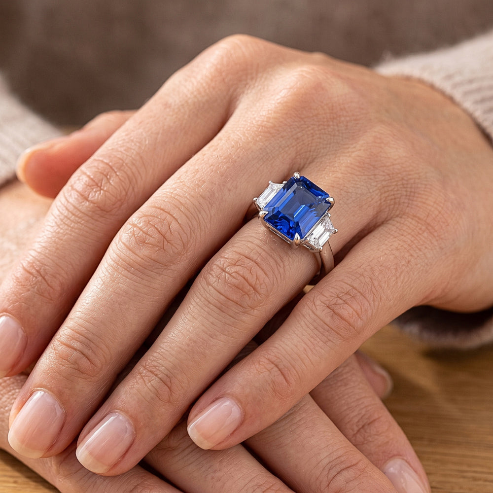 Drei-Stein-Edelstein-Saphir-Ring mit strahlenden Natürlicher Diamant ( nicht im Labor gezüchtet )en 3,50 Karat