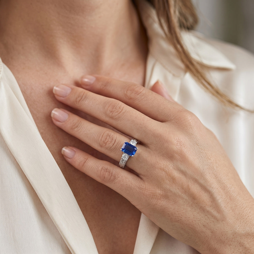 Drei Steine im antiken Stil Smaragd Sri Lanka Saphir Ring 1,75 Karat