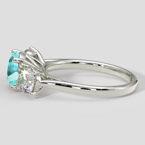 Dreisteinring mit Paraiba-Turmalin und rundem Diamanten