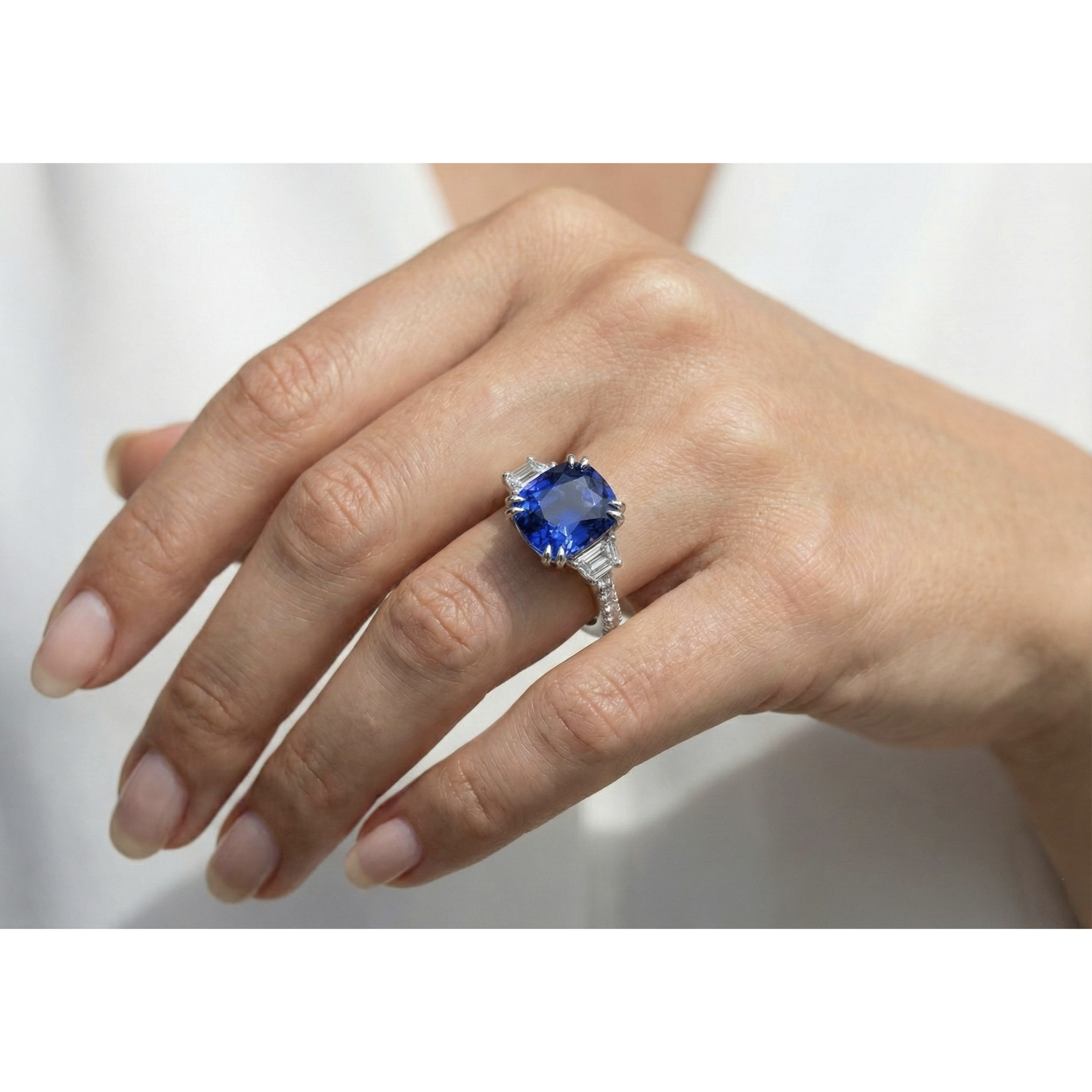 Edelstein Ring Oval Saphir Trapez & Pave Set Natürlicher Diamant ( nicht im Labor gezüchtet )en 5,50 Karat