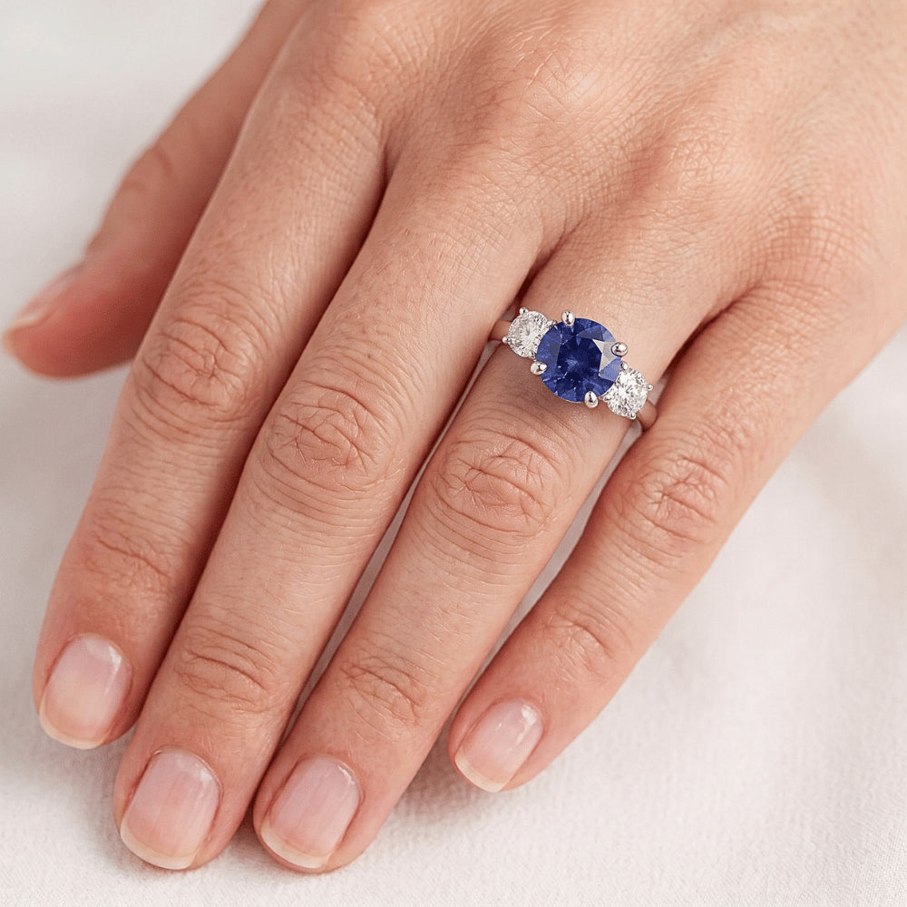 Goldener Drei-Steine-Ring mit rundem Natürlicher Diamant ( nicht im Labor gezüchtet )en Ceylon Saphir 2,50 Karat