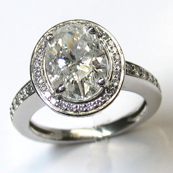 Halo Oval Echt Diamant-Verlobungsring 3 Karat