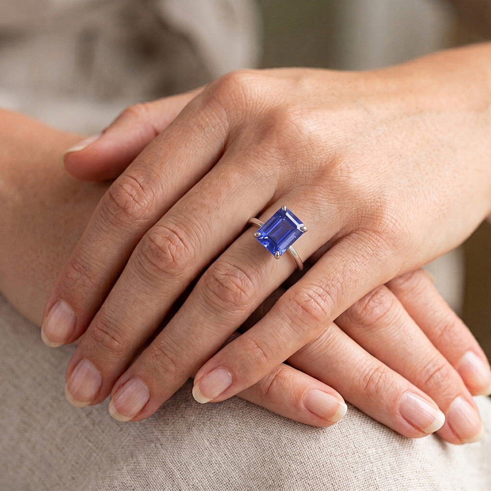 Jubiläums-Solitärring Smaragd Ceylon Saphir 3 Karat