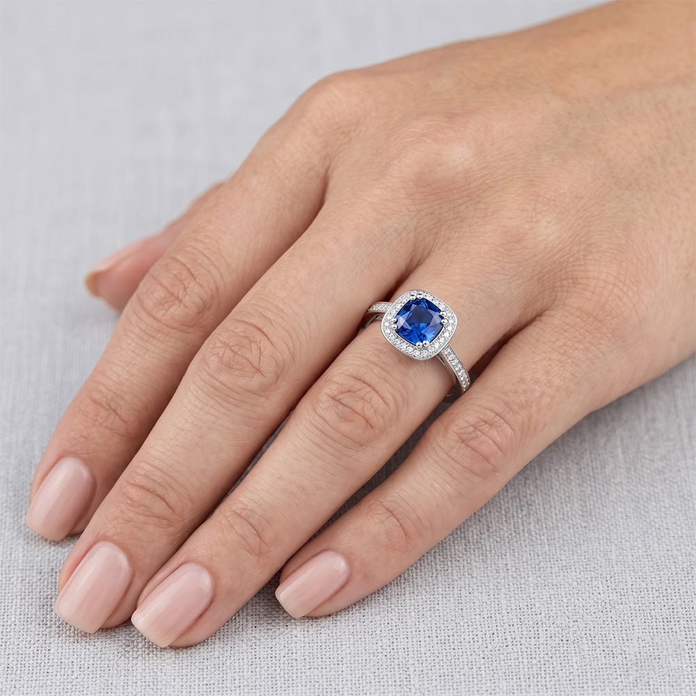 Kissen Sri Lanka Blauer Saphir Aus der Erde Abgebauter Natürlicher Diamantring Massivgold 1.70 Ct