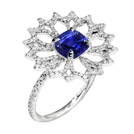 Kissen im Blumenstil und runder Aus der Erde Abgebauter Natürlicher Diamantring mit blauem Saphir 2.51 ct.