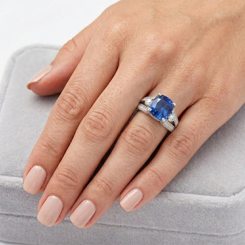 Kissen und runder Schliff 5.40 ct Ring mit Saphir und Aus der Erde Abgebauter Natürlicher Diamanten aus Sri Lanka