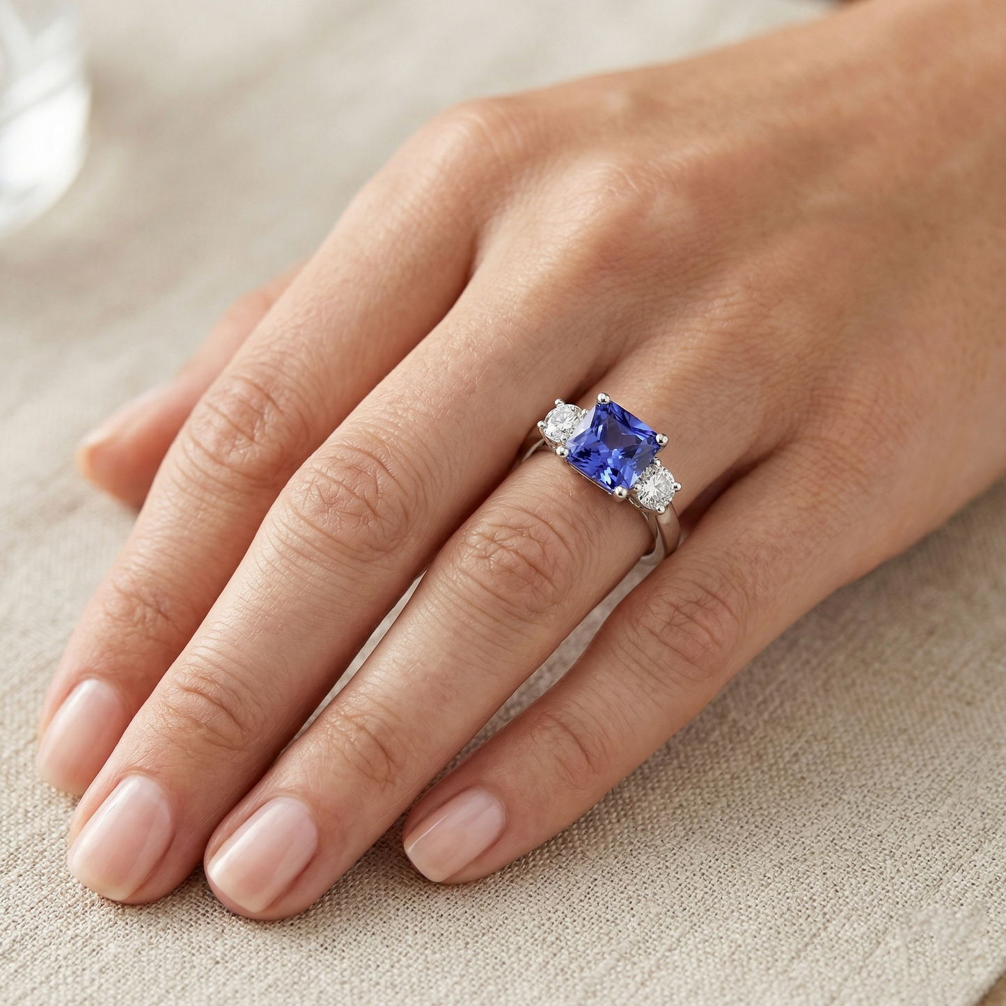 Kissen Ceylon Saphir Aus der Erde Abgebauter Natürlicher Diamant 3 Steine Ring 3,25 Karat