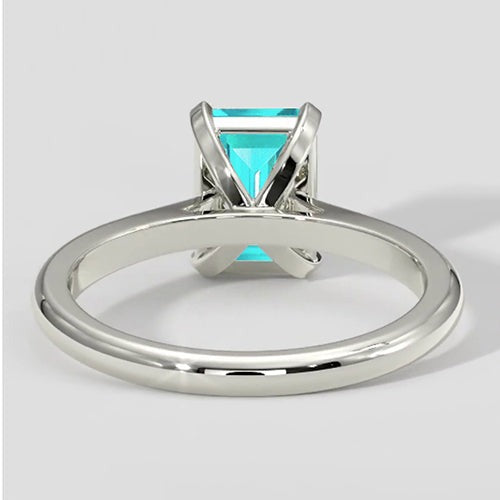 Klassischer Paraiba-Ring mit 2 Karat Smaragdschliff