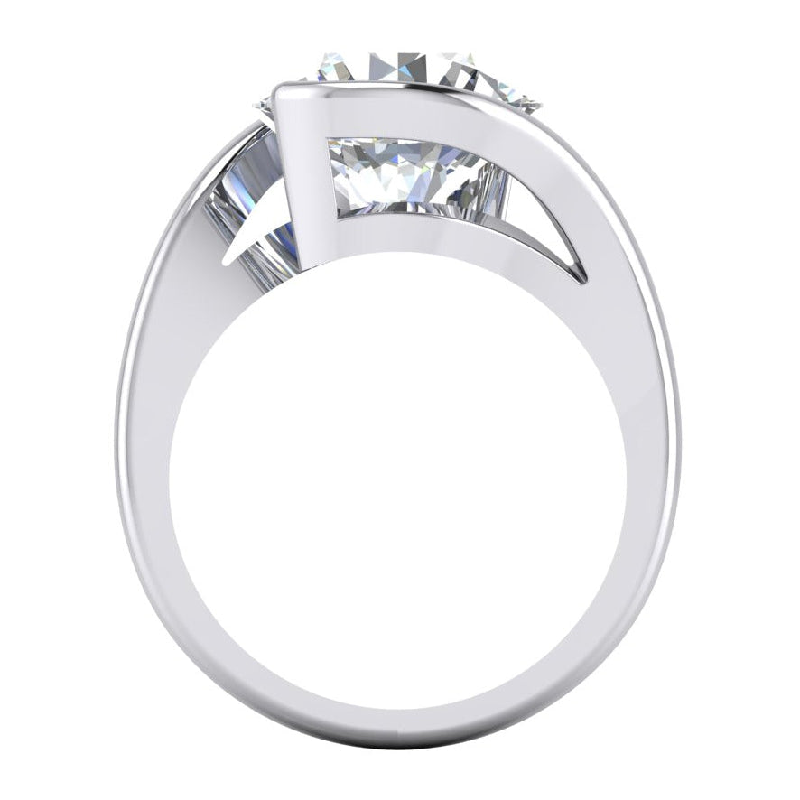 Natürlich Diamantring im Brillantschliff mit Seitenansicht
