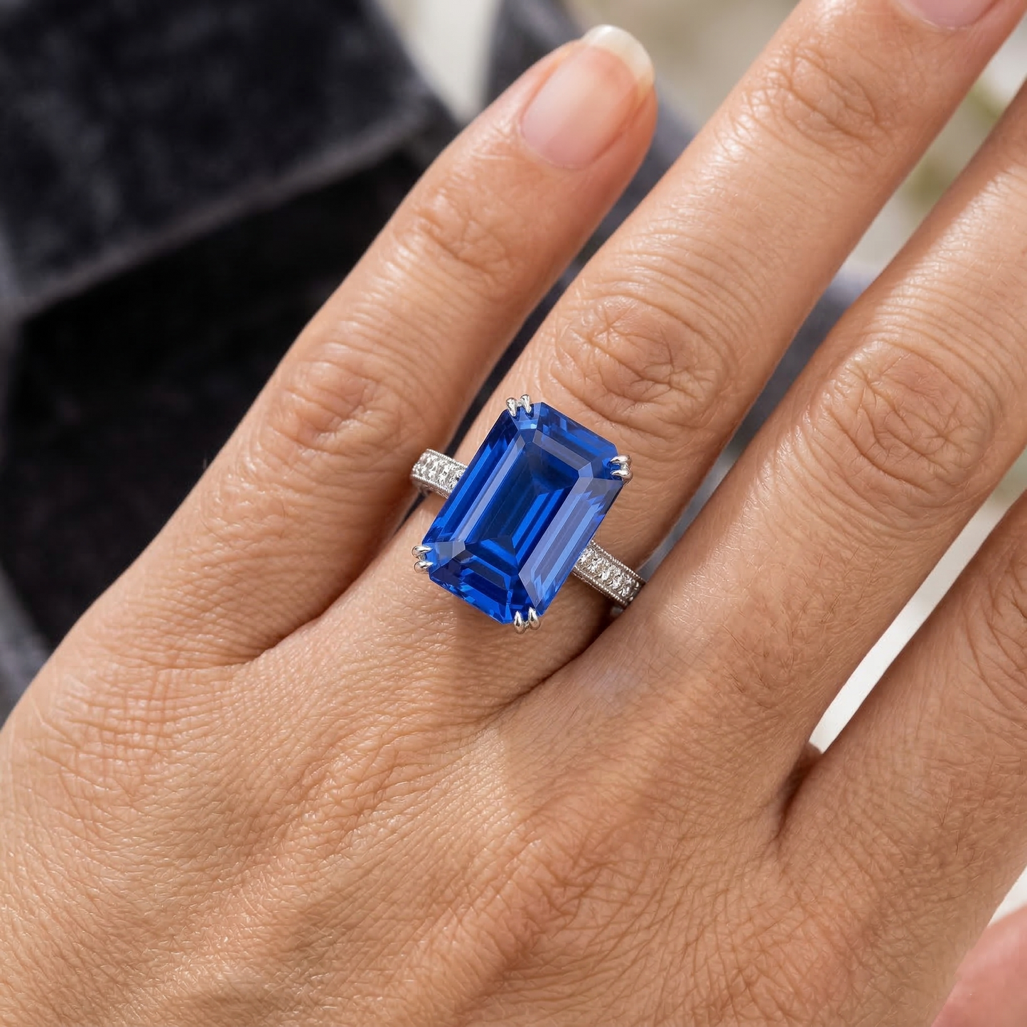 Natürlicher Diamant ( nicht im Labor gezüchtet ) Ring im antiken Stil Smaragdblauer Saphir 8 Karat Pave Akzente