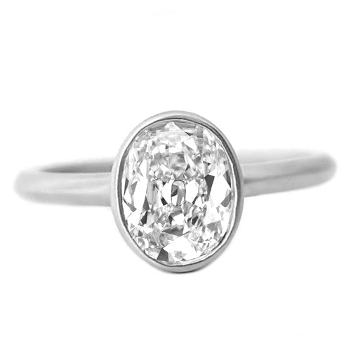 Antik-Kissen-Schliff Diamant Ring in 14 Karat Weißgold – Hauptansicht
