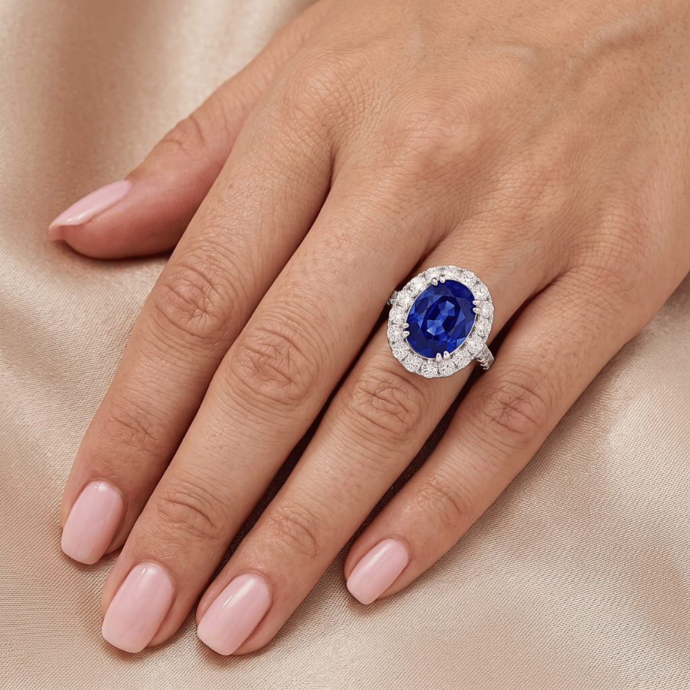 Ovaler 6 Karat Halo-Saphir-Verlobungsring