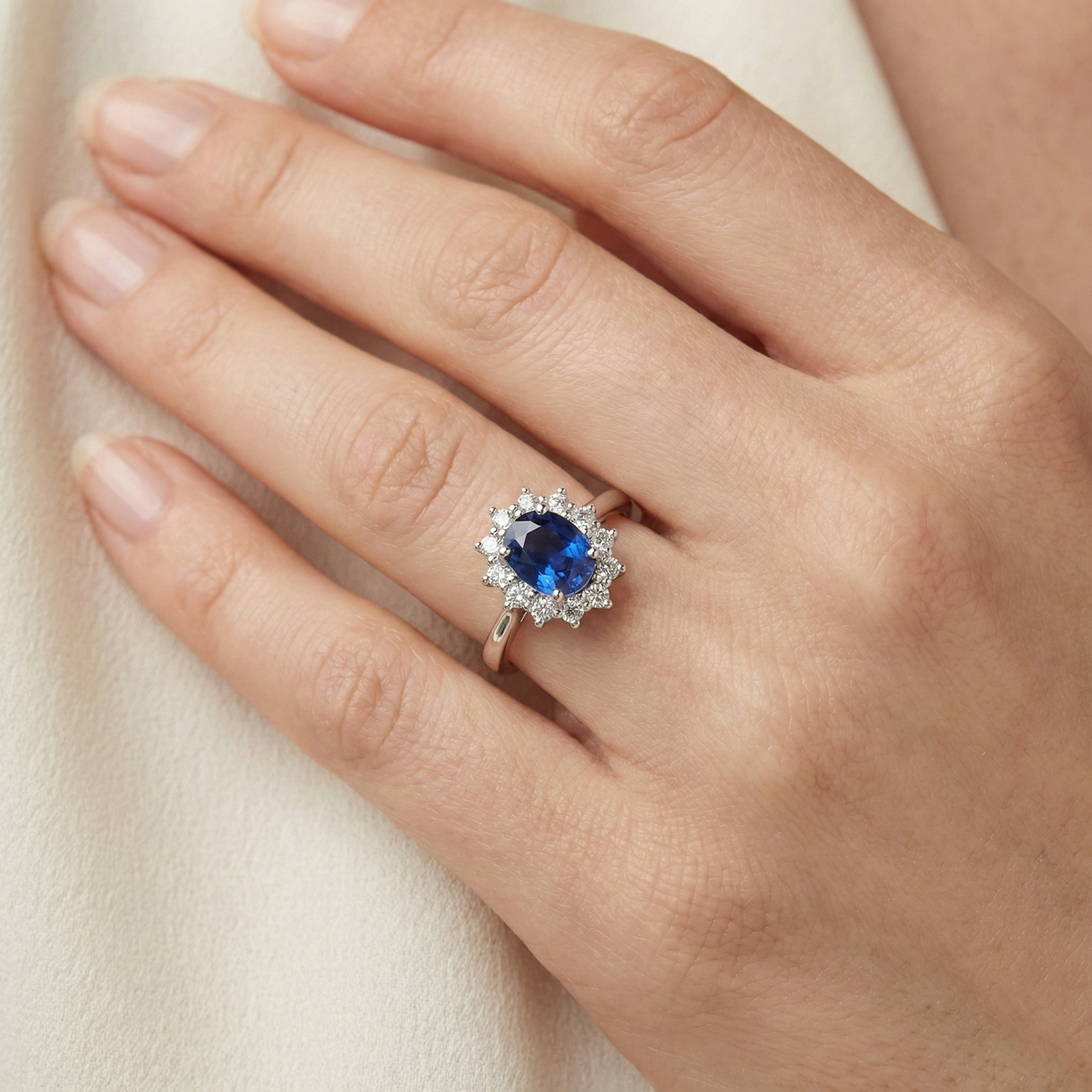 Ovaler Saphir-Aus der Erde Abgebauter Natürlicher Diamant-Fancy-Ring 1,55 Karat Weißgold 14K