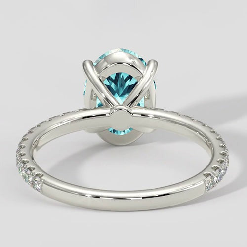 3,75 ct ovaler bläulicher Paraiba-Ring mit Diamantband