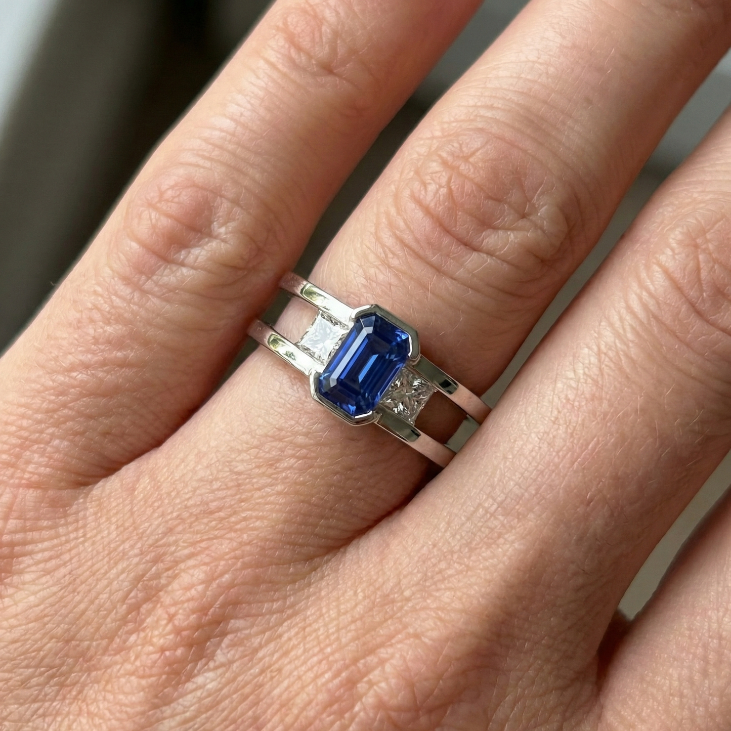 Princess Natürlicher Diamant ( nicht im Labor gezüchtet ) 3 Stone Smaragd Saphir Ring Split Shank 1,25 Karat