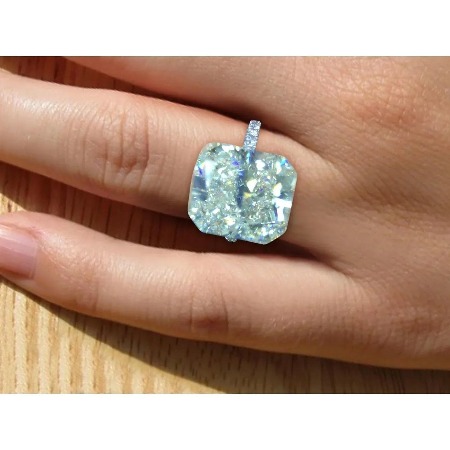 Riesiger strahlender 8-Carat-Echt Diamantring