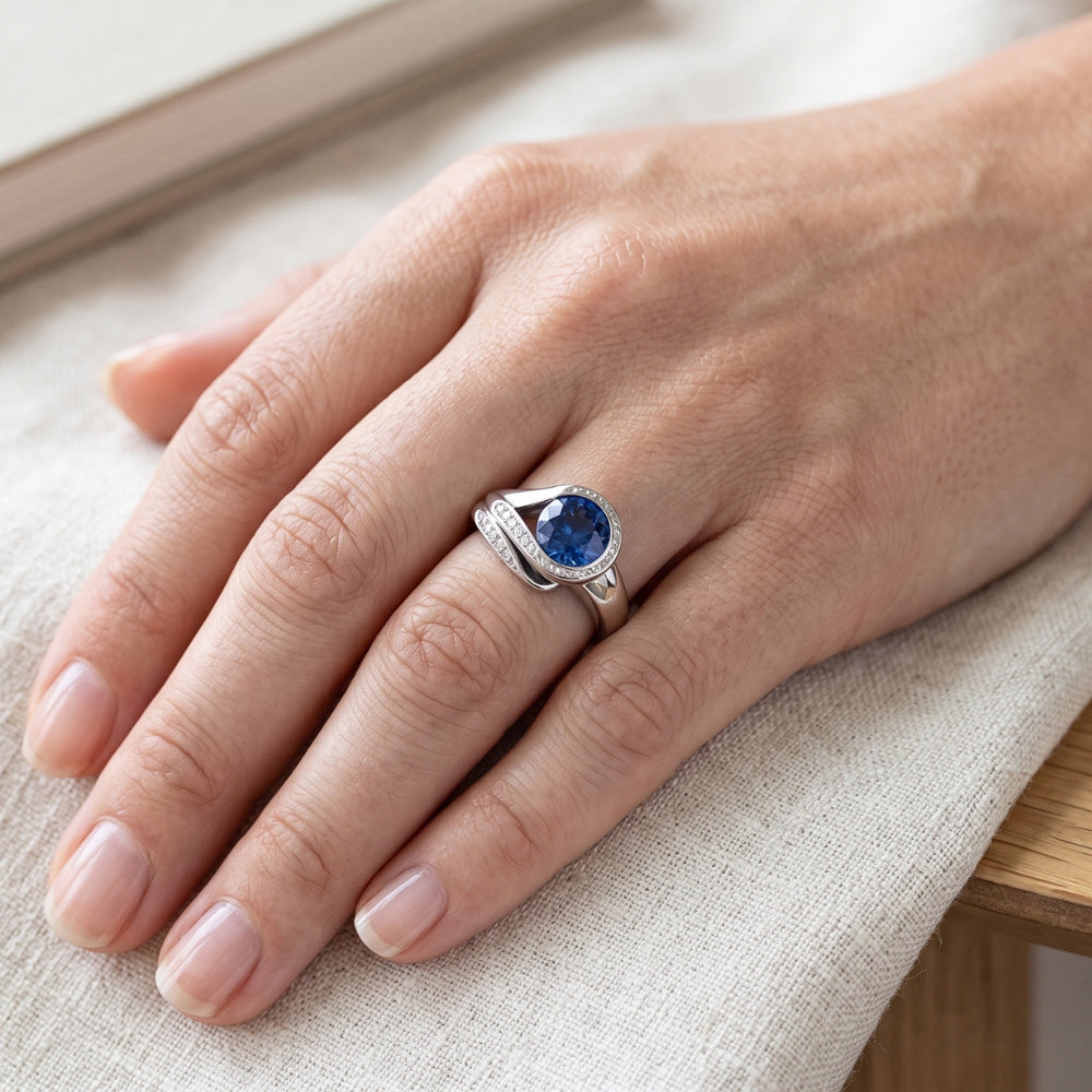 Ring mit blauem Saphir und Aus der Erde Abgebauter Natürlicher Diamanten im Rundschliff 2.50 ct Weißgold 14K