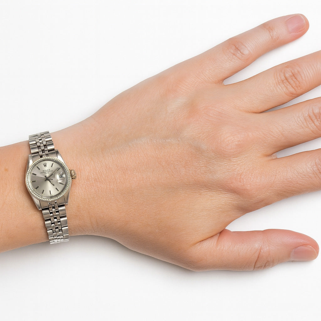 Rolex-Uhr mit Datumsanzeige und silbernem Stabzifferblatt aus Edelstahl, 26 mm