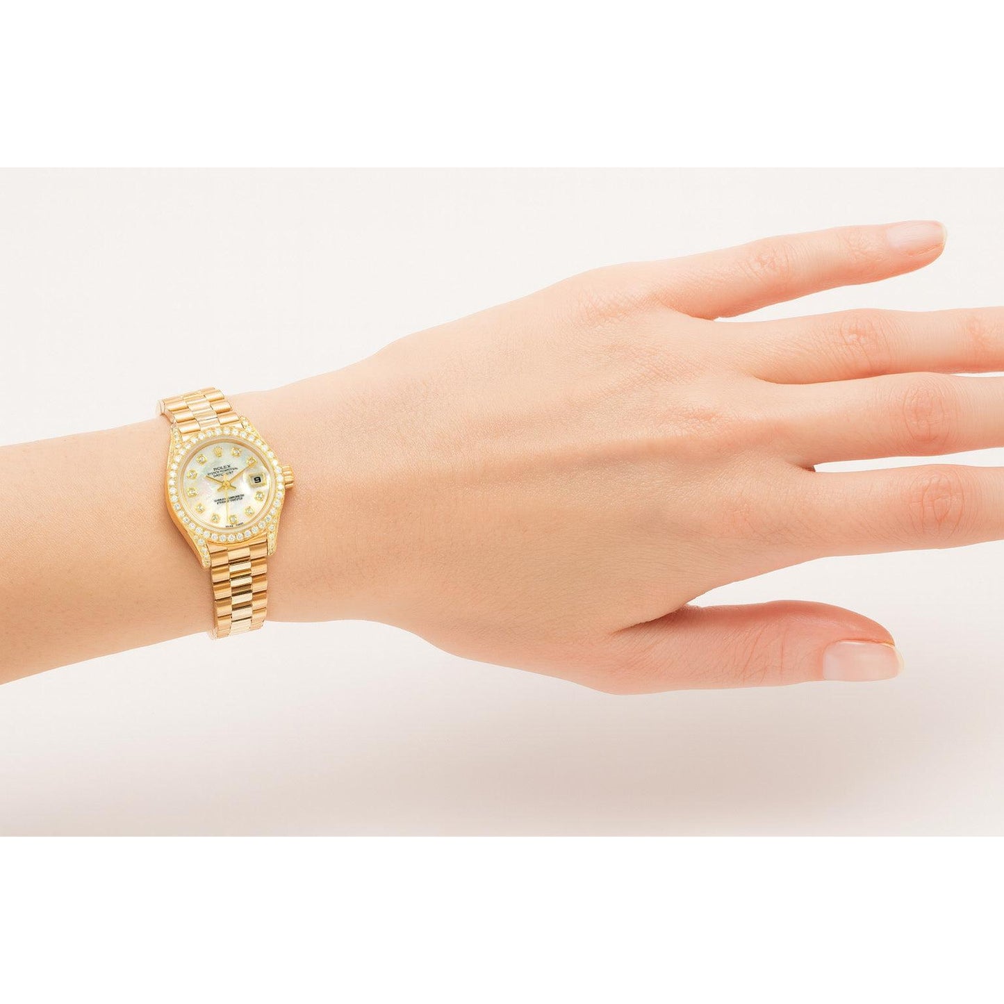 Rolex Datejust Jahr 2003 Weißes Perlmutt-Diamant-Zifferblatt 26 mm Gelbgold Damenuhr