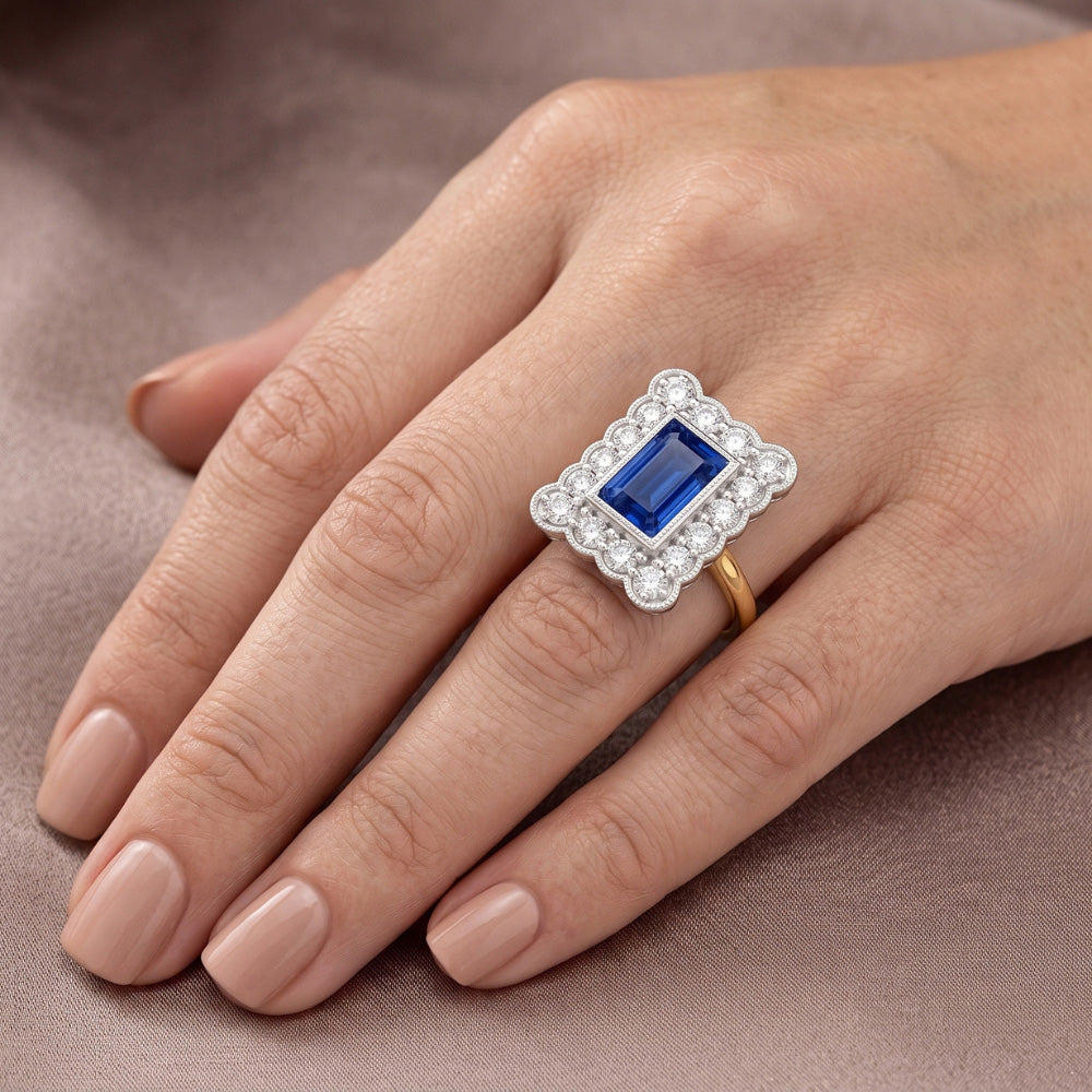 Runder Aus der Erde Abgebauter Natürlicher Diamant-Blumen-Stil Halo natürlicher blauer Saphirring 3 Karat