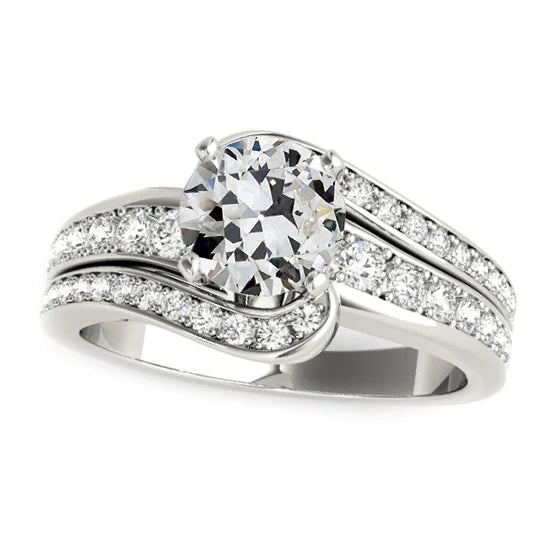 Runder Echt Diamantring im alten Minenschliff mit gedrehtem Schaft. 5 Karat Gold