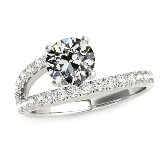 Runder Echt Diamantring im alten Minenschliff. 4 Zinken. gespaltener Schaft. 4 Karat